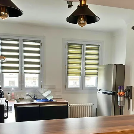 2 Standing Hyper Centre Apartment *